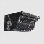 Каменный карниз К-8 из гранита Гранатовый Амфиболит